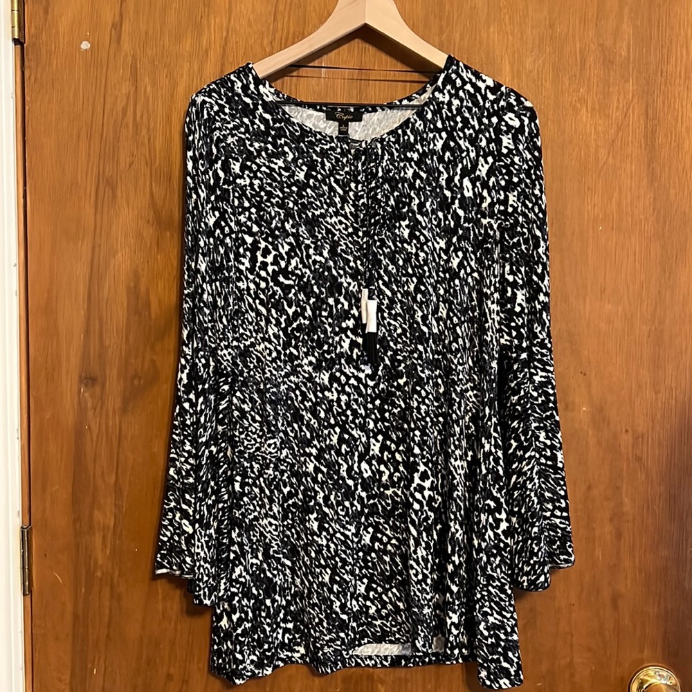 Cupio Women’s Bell Sleeve Blouse